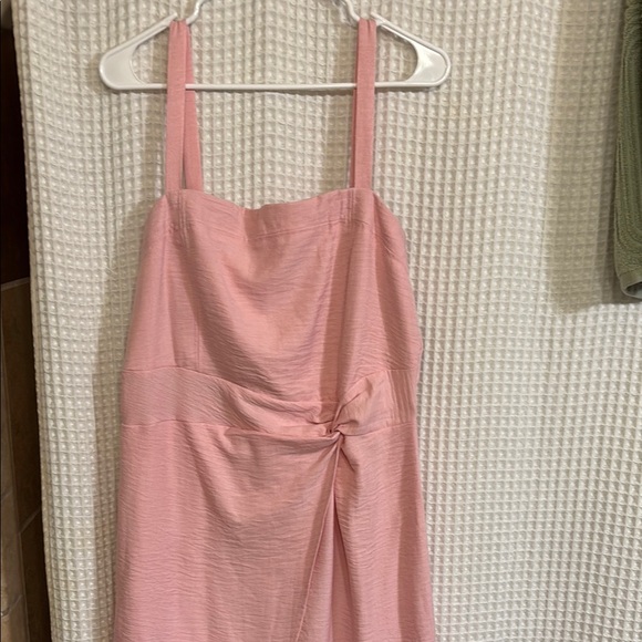 Dresses & Skirts - Elegant Pink Dress